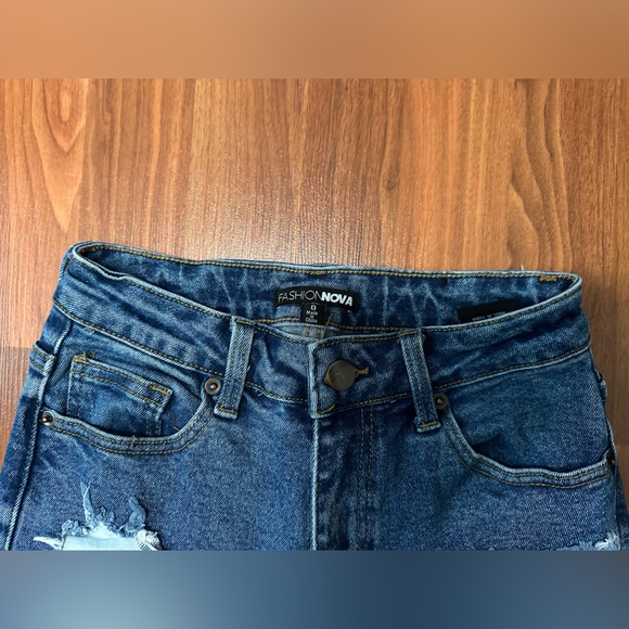 Fashion nova straight leg jean, size 0, medium wash - Picture 4 of 4